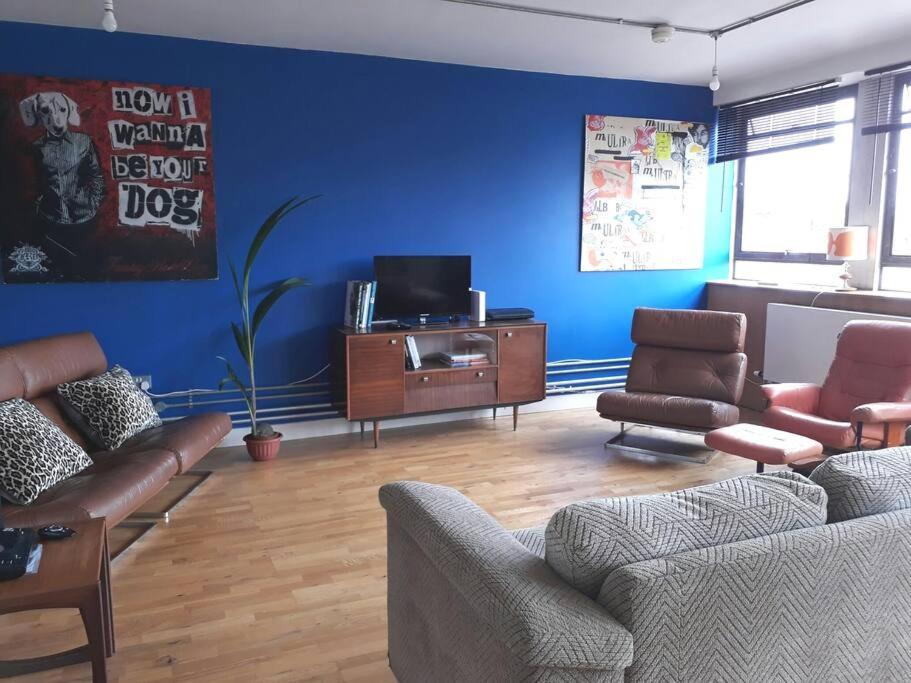 Trendy, Urban Open Plan Apartment Bristol Extérieur photo